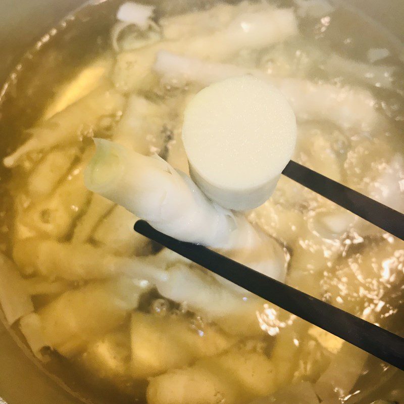 Step 3 Boil the bamboo shoots Catfish stew with bamboo shoots