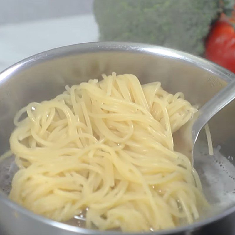 Step 3 Boil the noodles Fresh egg noodles