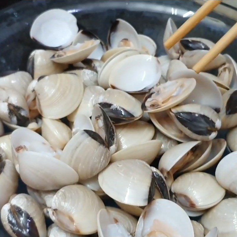 Step 3 Boil the clams Clam soup with dill and tomato