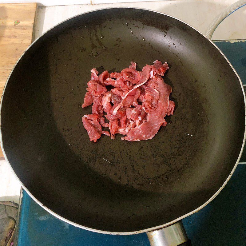 Step 2 Boil vegetables and stir-fry water spinach with beef Stir-fried water spinach with beef