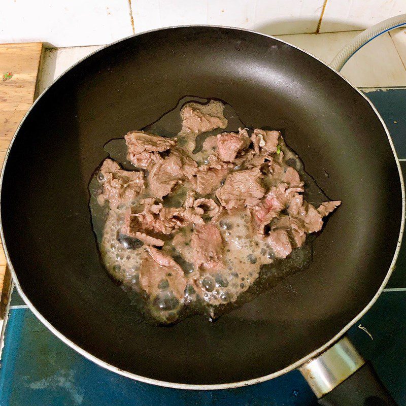 Step 2 Boiling vegetables and stir-frying water spinach with beef Stir-fried water spinach with beef