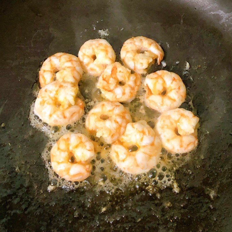 Step 2 Boil broccoli and stir-fry shrimp Stir-fried shrimp with vegetables