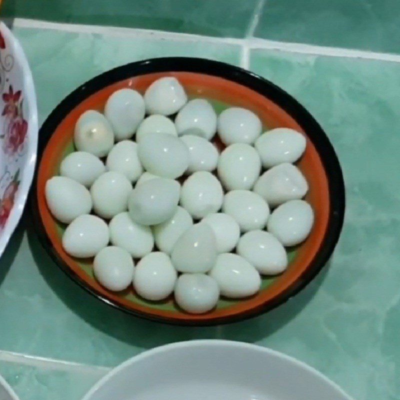 Step 1 Boil and peel quail eggs Fried green sticky rice quail eggs