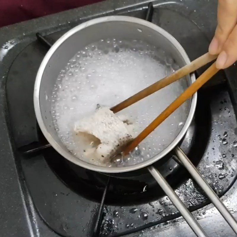 Step 2 Boil and mash the fish meat for Snakehead Fish and Carrot Porridge