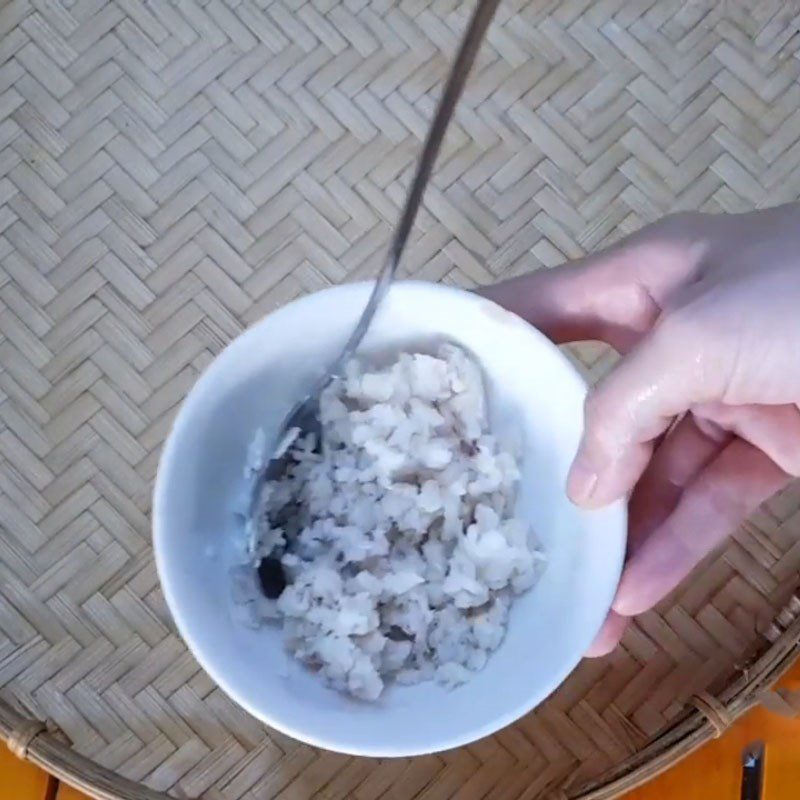 Step 2 Boil and mash the fish meat for Snakehead Fish and Carrot Porridge