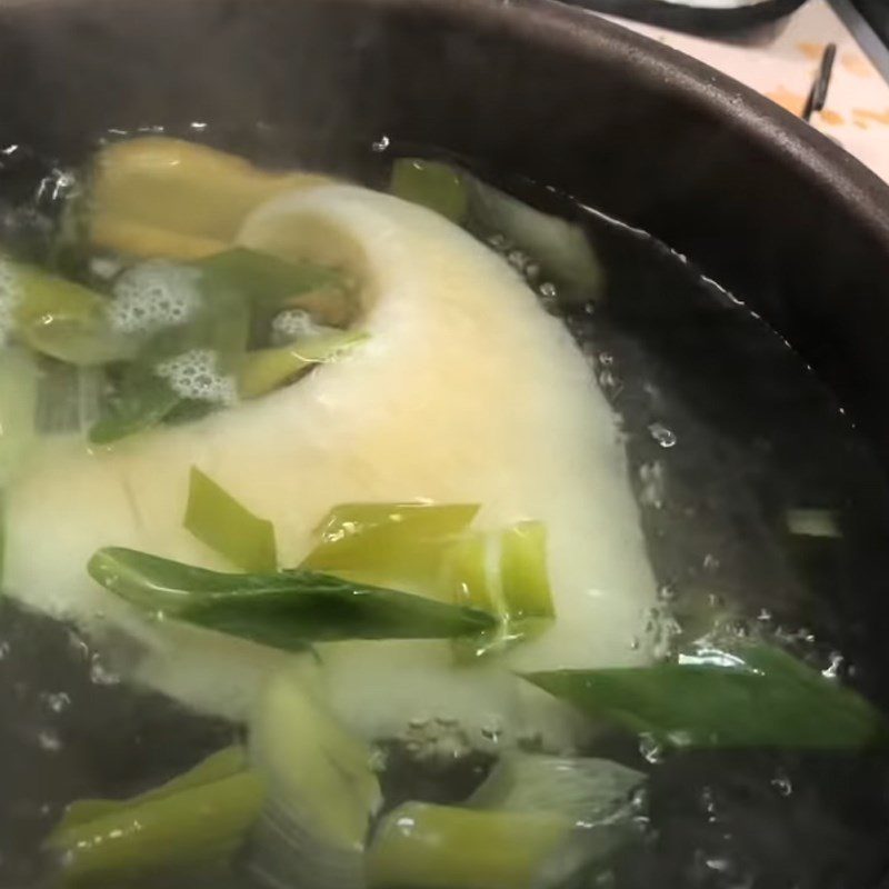 Step 3 Boil fish maw Shark fin soup