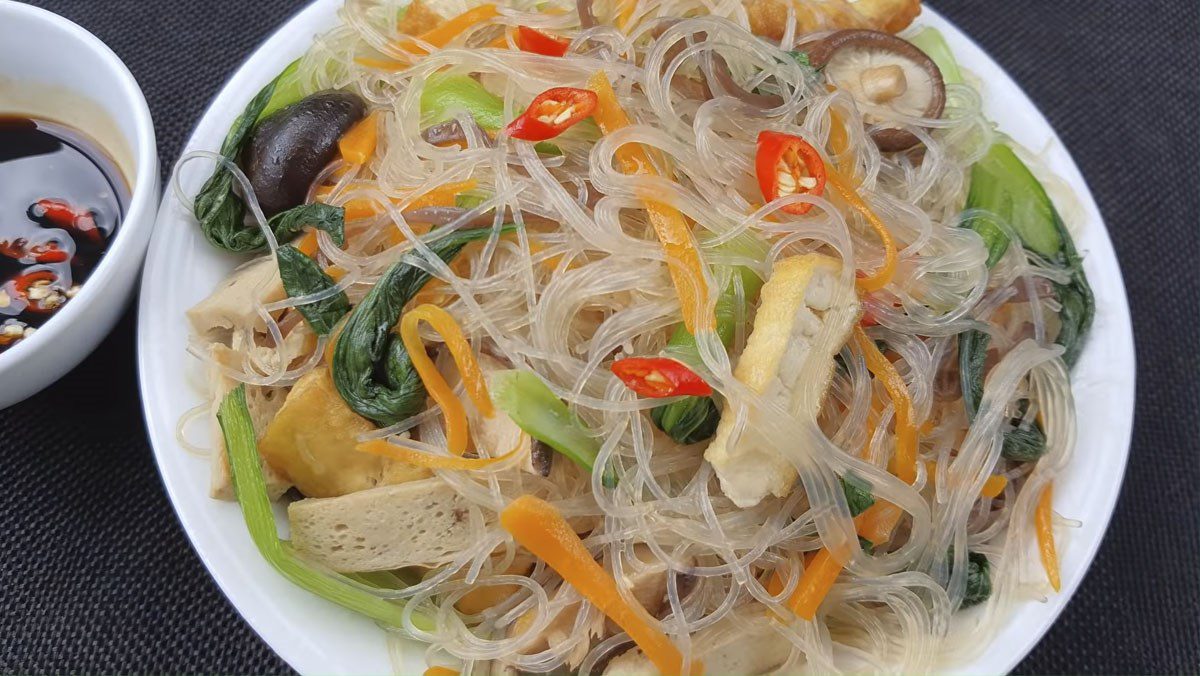 Stir-fried Vermicelli with Vegetarian Sausage