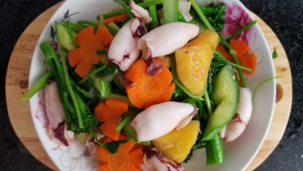 Stir-fried squid with fragrant carrots