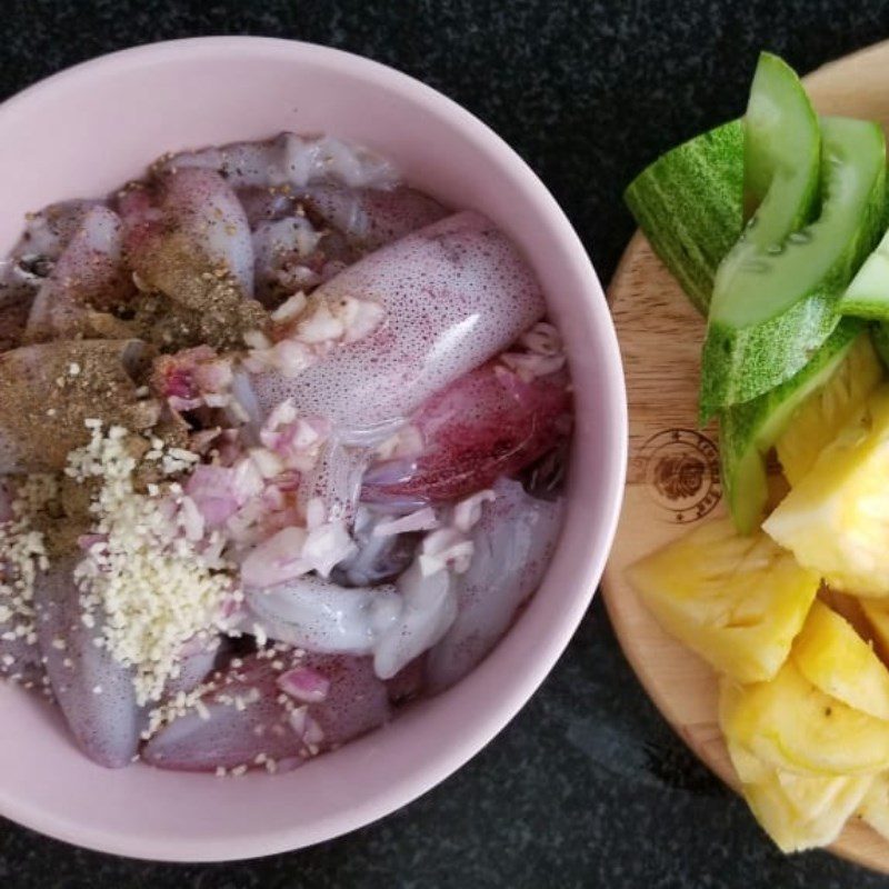 Step 1 Prepare and marinate the squid for Stir-fried Squid with Mixed Vegetables and Carrots