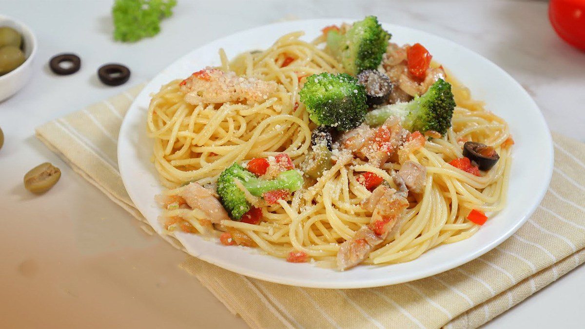 Olive Chicken Spaghetti