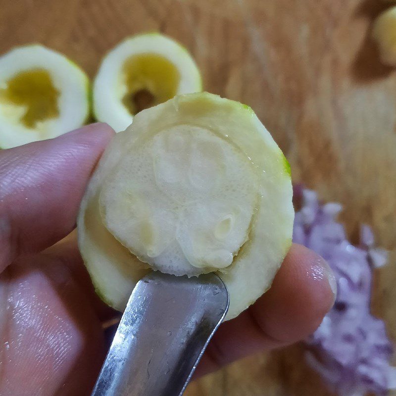 Step 2 Stuff the filling into the zucchini for Zucchini Soup stuffed with shrimp and meat