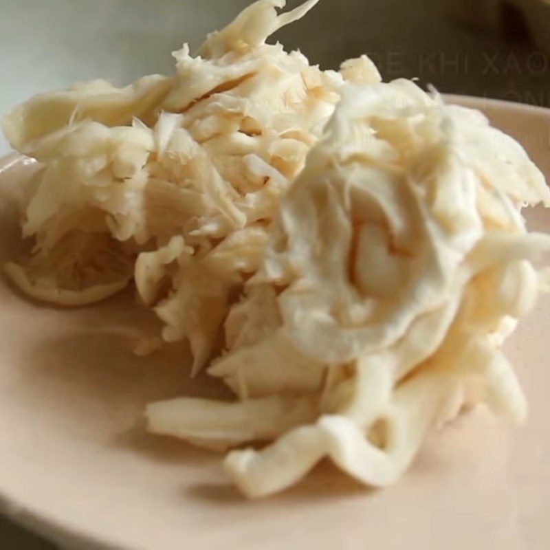 Step 1 Prepare the ingredients for Stir-fried Oyster Mushrooms with Eggs