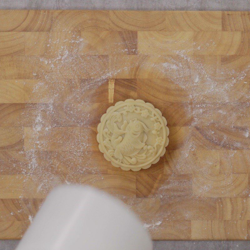 Step 3 Forming and Pressing the Cake Mooncake with mung bean filling using a rice cooker