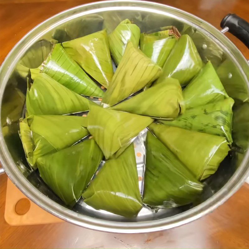 Step 5 Cook the sticky rice cake Purple sweet potato sticky rice cake with mung bean filling