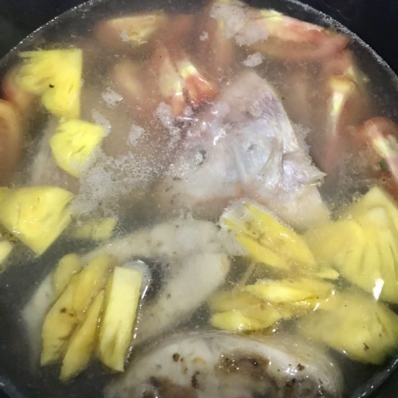 Step 3 Cook the soup for sour red tilapia soup (recipe shared by users)