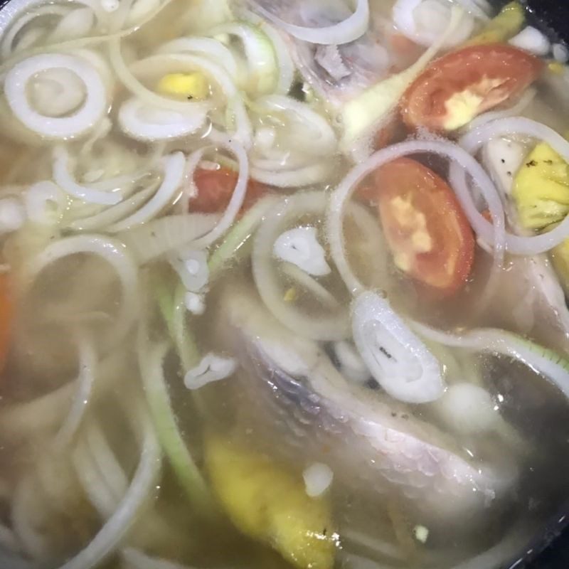 Step 3 Cook the soup for sour red tilapia soup (recipe shared by users)