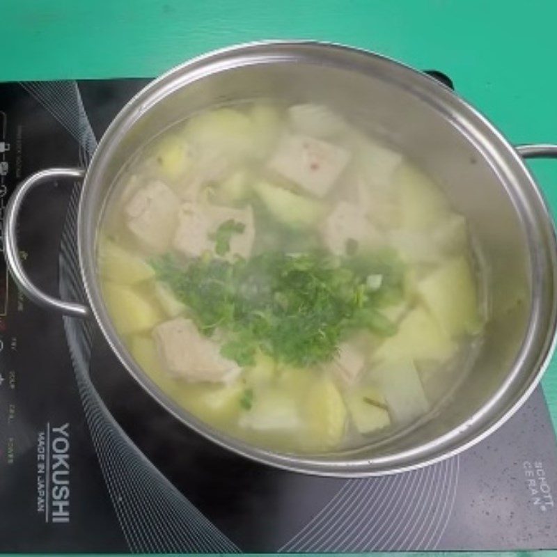 Step 3 Cook potato soup with vegetarian ribs