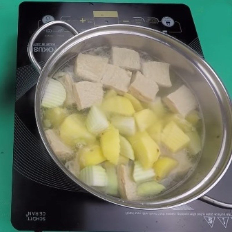 Step 3 Cook the soup Potato soup with vegetarian ribs