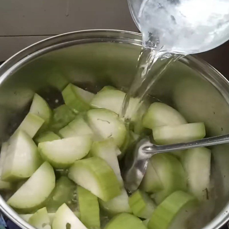 Step 4 Cook the soup for fish cake soup