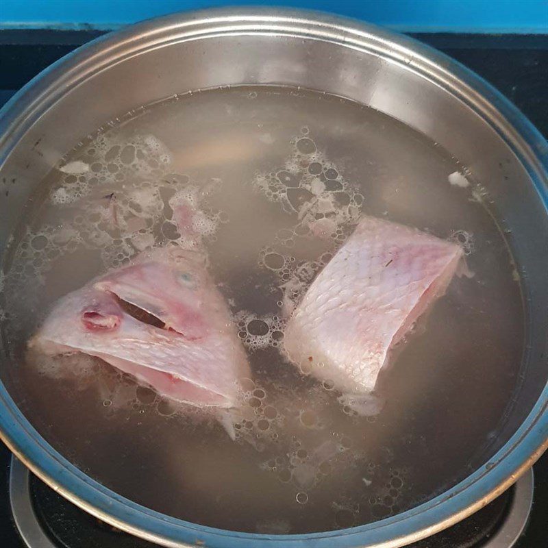 Step 3 Cook the soup Sour soup with red tilapia