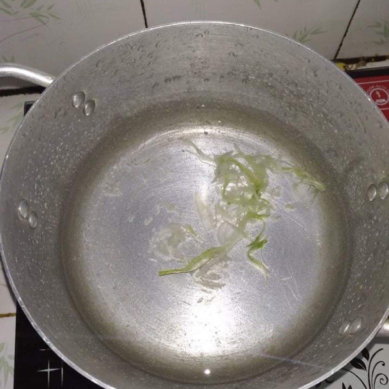 Step 3 Cook the soup Sweet mustard greens soup with minced meat