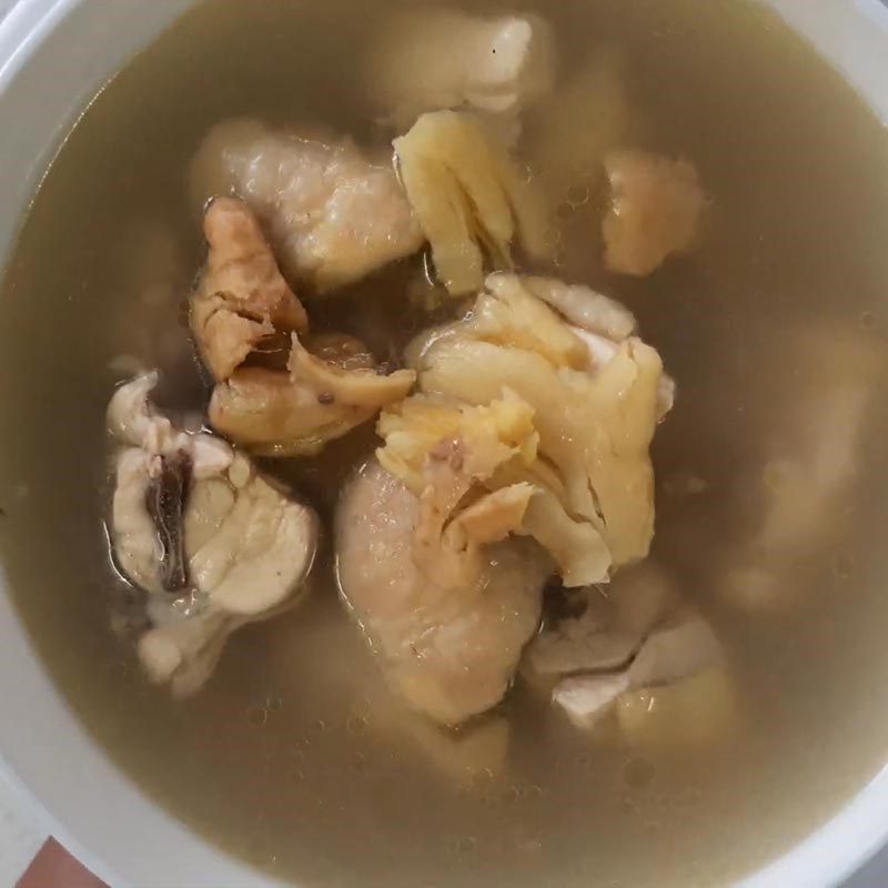 Step 3 Cook the soup Sour soup with Australian fish and young tamarind leaves