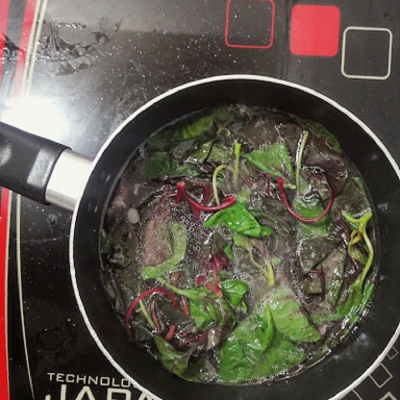 Step 3 Cooking soup Chrysanthemum (tần ô) with minced meat