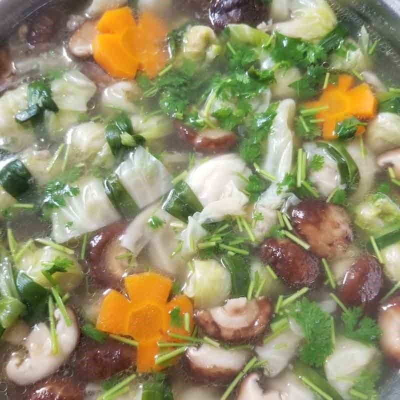 Step 5 Cooking the soup Cabbage soup with minced meat and pork bones carrot