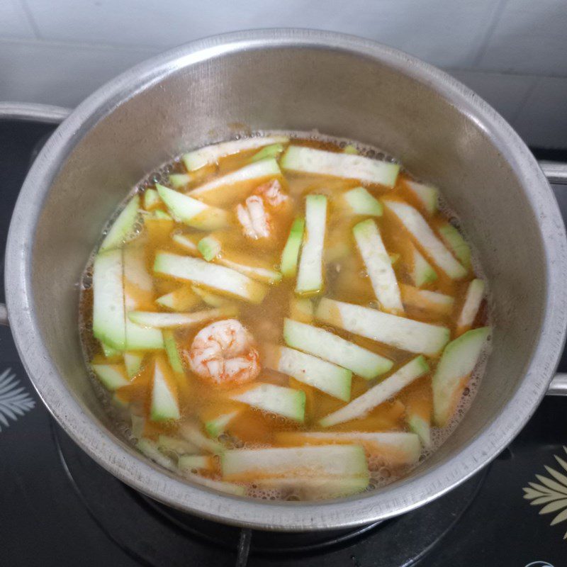 Step 3 Cooking soup Fresh shrimp squash soup