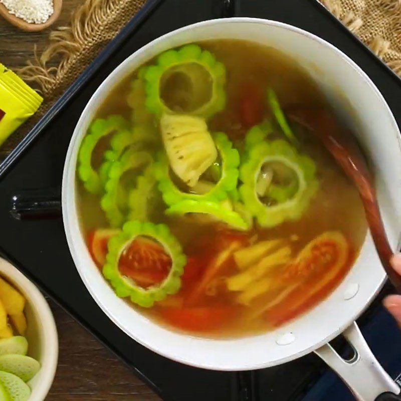 Step 4 Cook bitter melon and dọc mùng soup Sour bitter melon soup with vegetarian dọc mùng