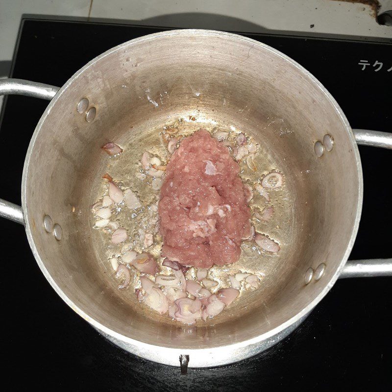 Step 3 Cooking Amaranth Soup with Minced Meat Amaranth Soup with Minced Meat