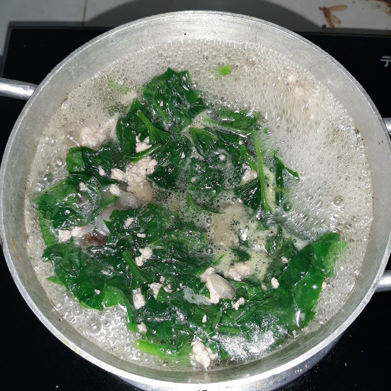 Step 3 Cooking Amaranth Soup with Minced Meat Amaranth Soup with Minced Meat