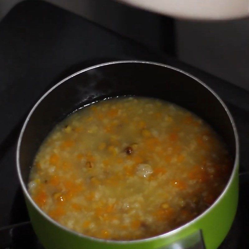 Step 4 Cooking green bean porridge with pumpkin and squid