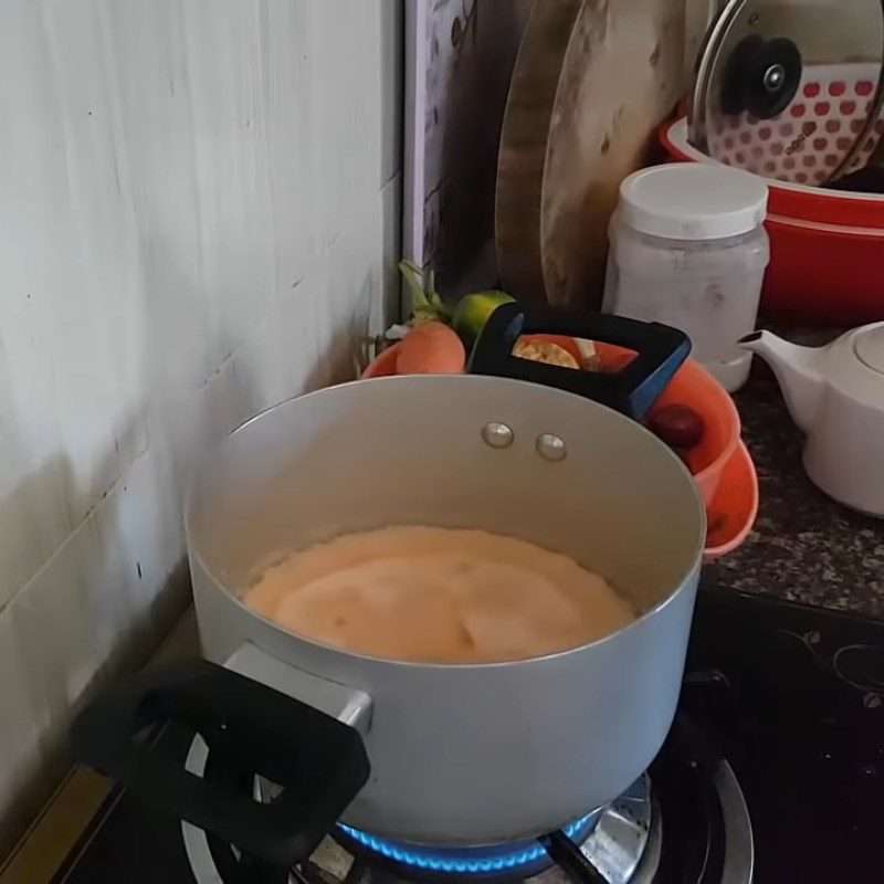 Step 4 Cooking porridge Beetroot porridge with fresh shrimp