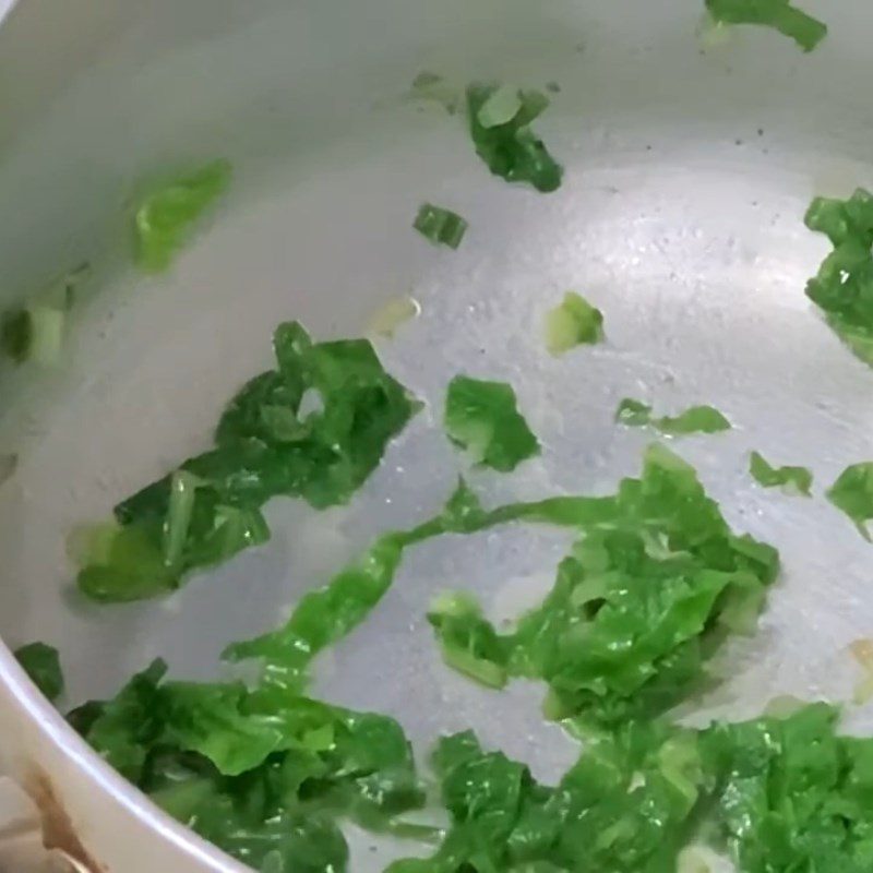 Step 3 Cook the porridge for snakehead fish and sweet vegetable porridge for weaning