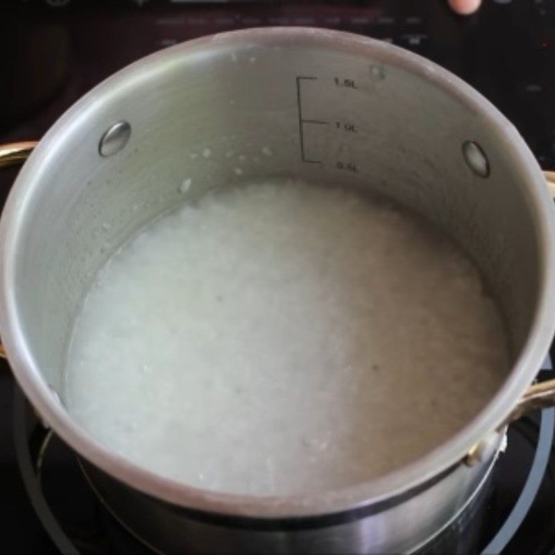 Step 4 Cooking porridge Shrimp and vegetable porridge