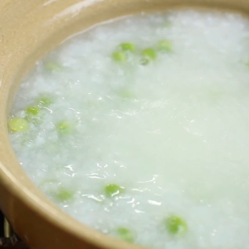 Step 3 Cooking porridge Green pea porridge with salmon floss