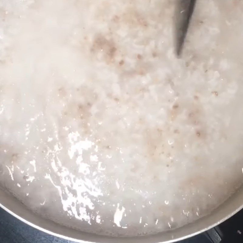 Step 6 Cooking porridge with beef and a mixture of water spinach for baby weaning