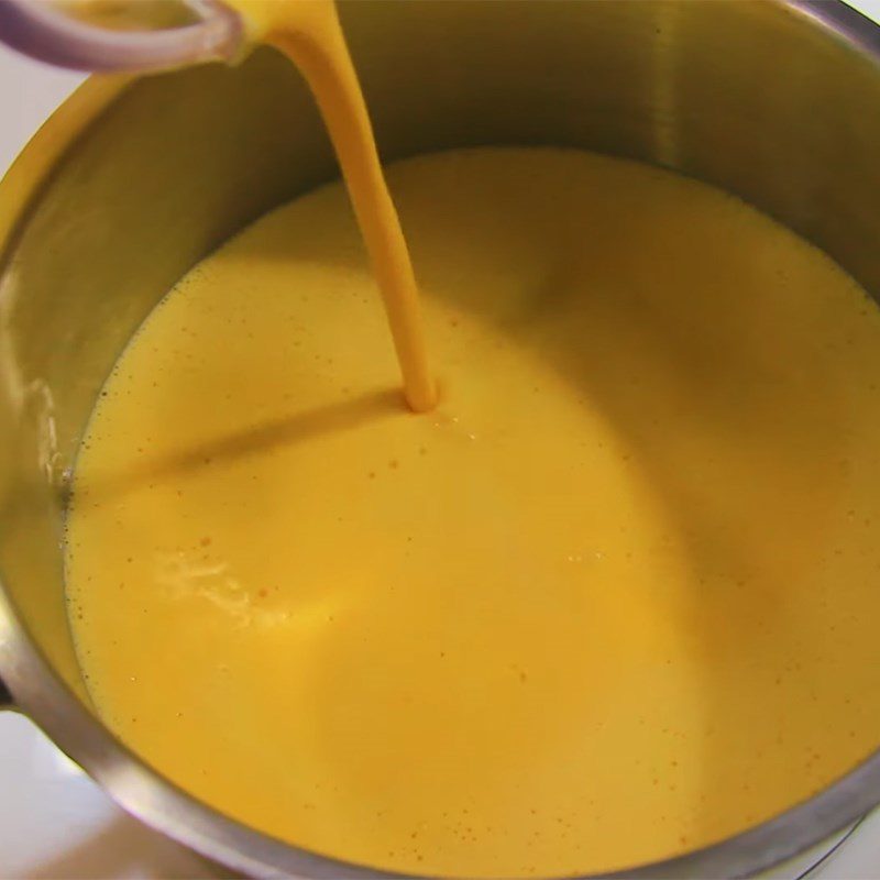 Step 3 Cook the salted egg sauce mixture Salted egg sauce for seafood dishes