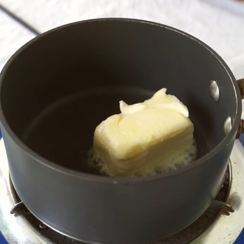 Step 1 Cook the mango sauce mixture for mango cream puffs