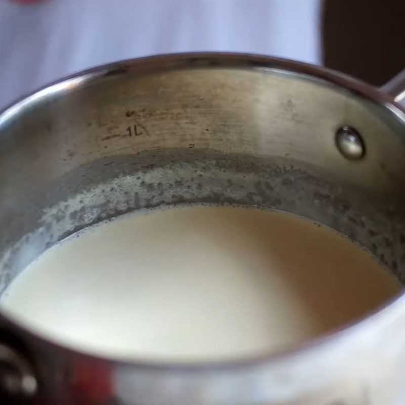 Step 1 Cook the milk tea mixture Black Sugar Bubble Milk Tea Ice Cream