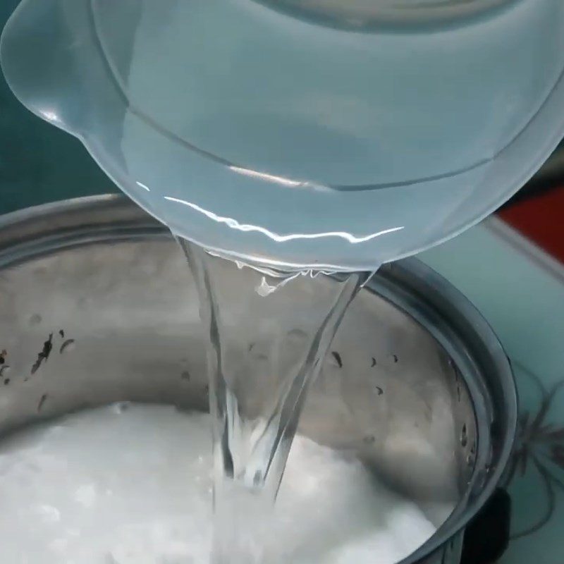 Step 6 Cook coconut milk for sweet noodle soup with butterfly pea flower