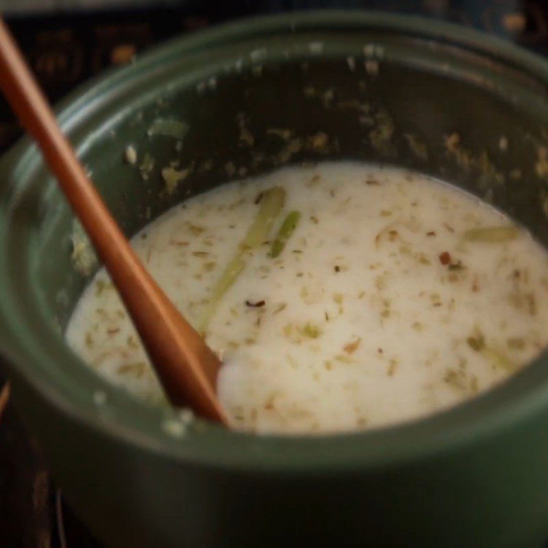 Step 3 Cook coconut milk Eggplant braised in coconut milk