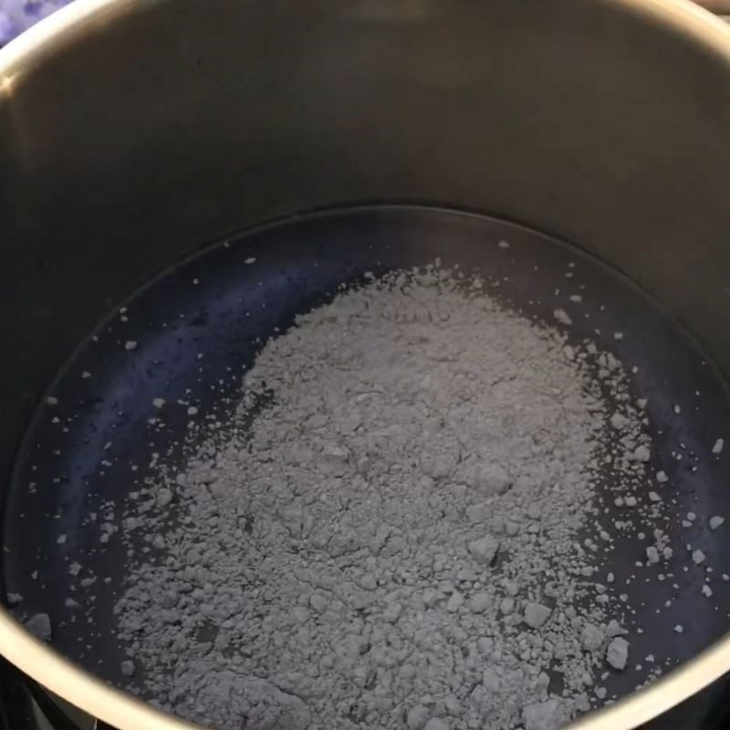 Step 1 Cook the flower water for butterfly pea yogurt from butterfly pea flower powder