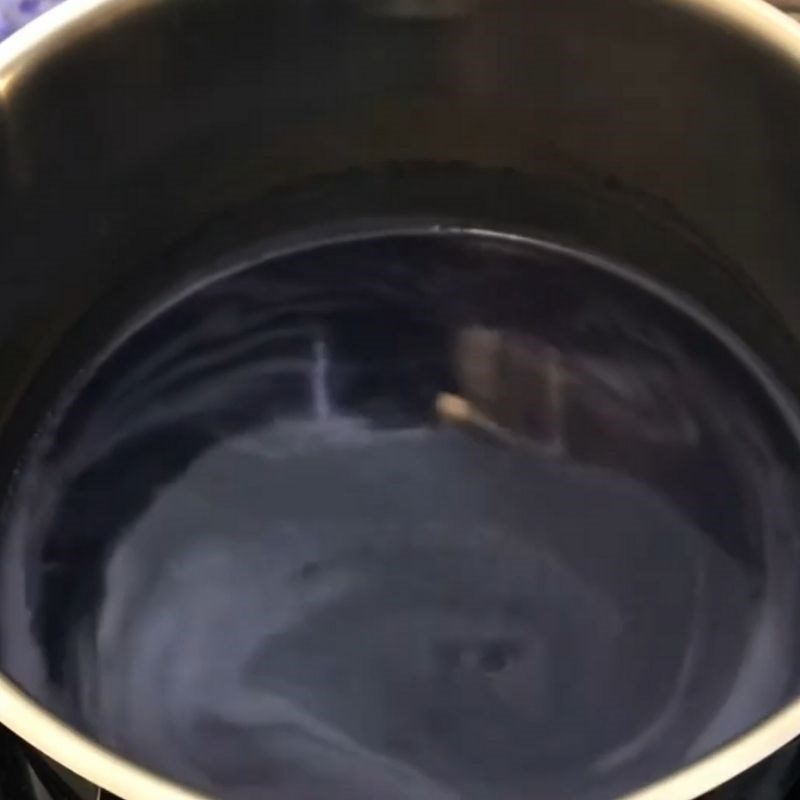 Step 1 Cook the flower water for butterfly pea yogurt from butterfly pea flower powder