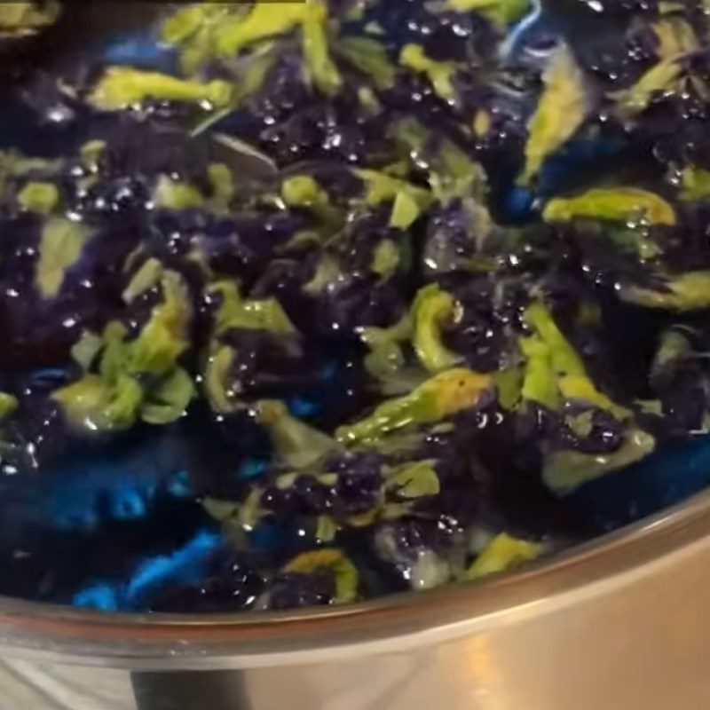 Step 2 Cooking butterfly pea flower water Sticky rice with butterfly pea flower and coconut milk using a rice cooker