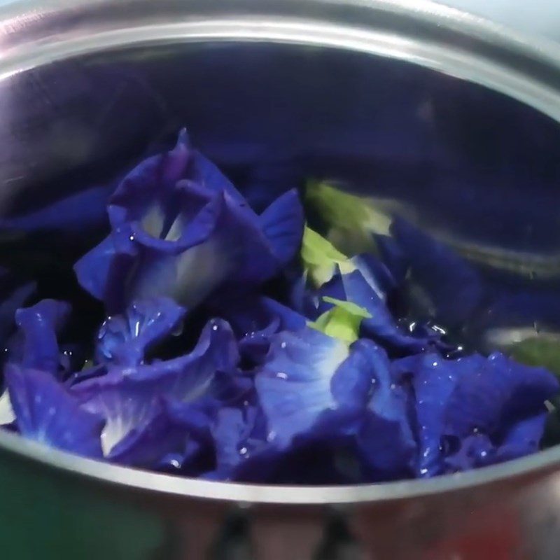 Step 2 Cooking butterfly pea flower water Dac seeds simmered with butterfly pea flowers