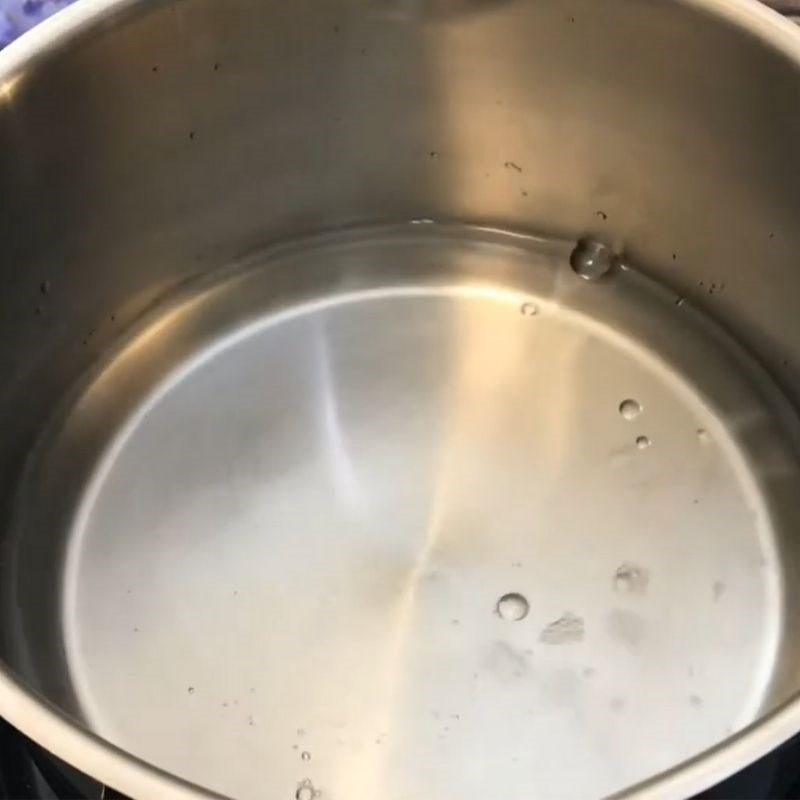 Step 1 Cook the flower water for butterfly pea yogurt from butterfly pea flower powder