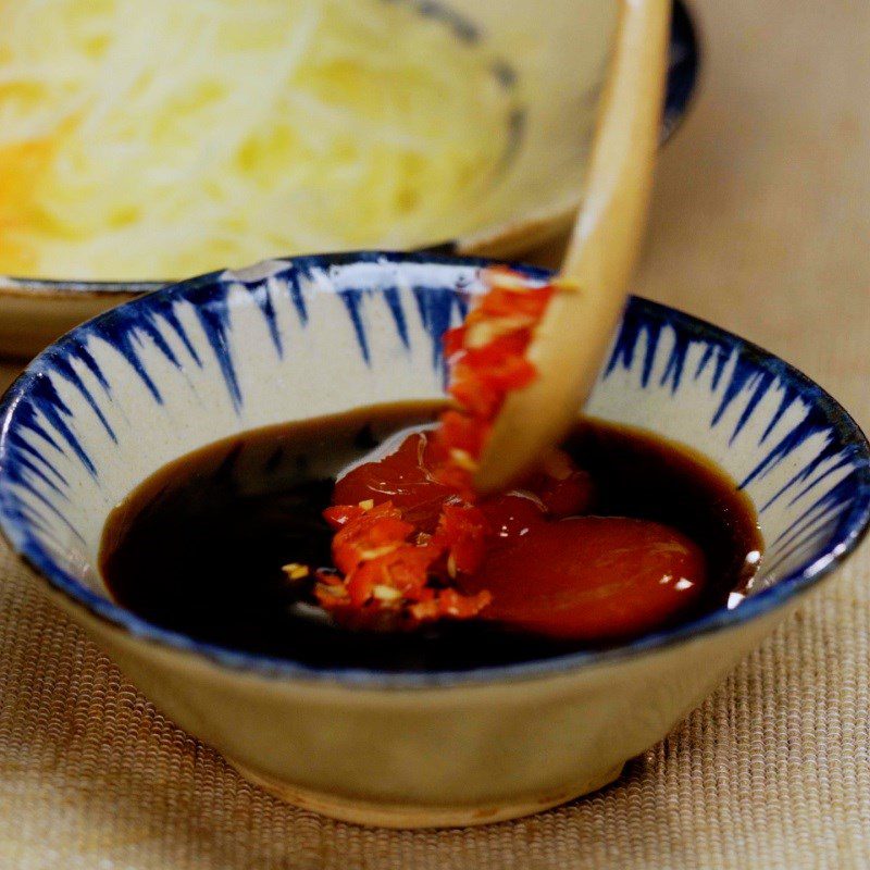 Step 3 Cook the soy sauce Dipping sauce for fried dough