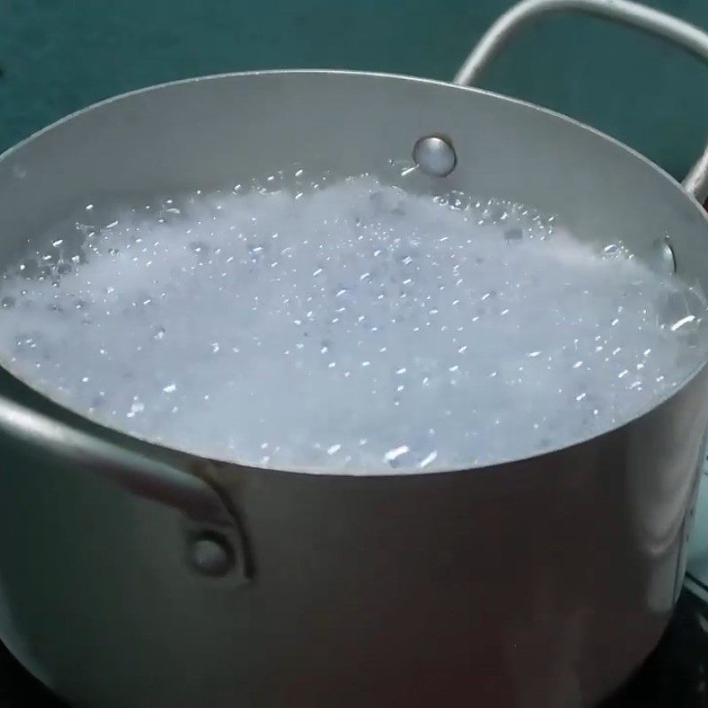 Step 5 Cook the dough for sweet noodle soup with butterfly pea flower